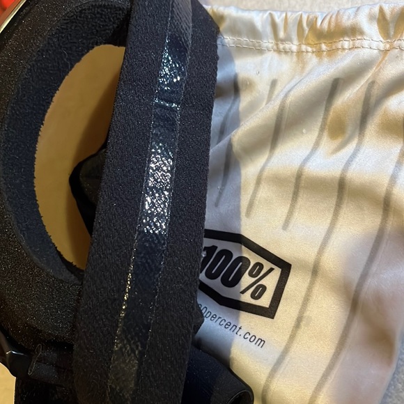 100% snow glasses - Picture 4 of 4